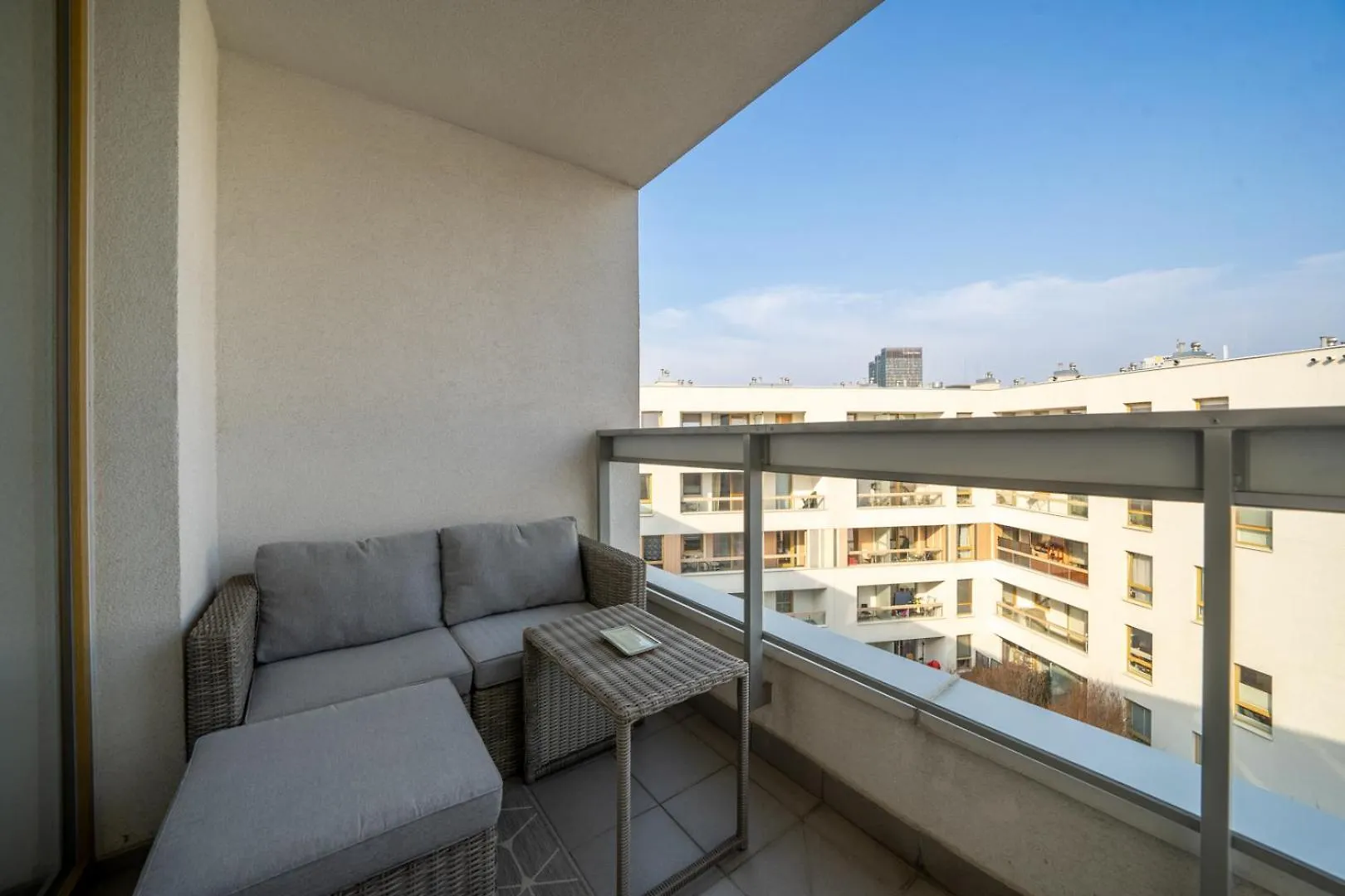 Wola Apartment - Parking And Balcony - By Rentujemy Warszawa