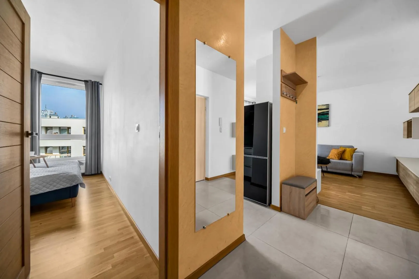 Wola Apartment - Parking And Balcony - By Rentujemy Warszawa