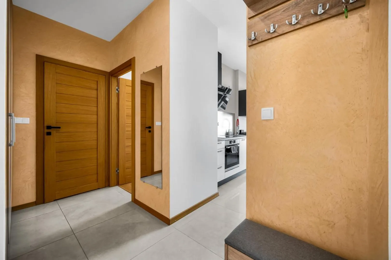 Wola Apartment - Parking And Balcony - By Rentujemy Warszawa
