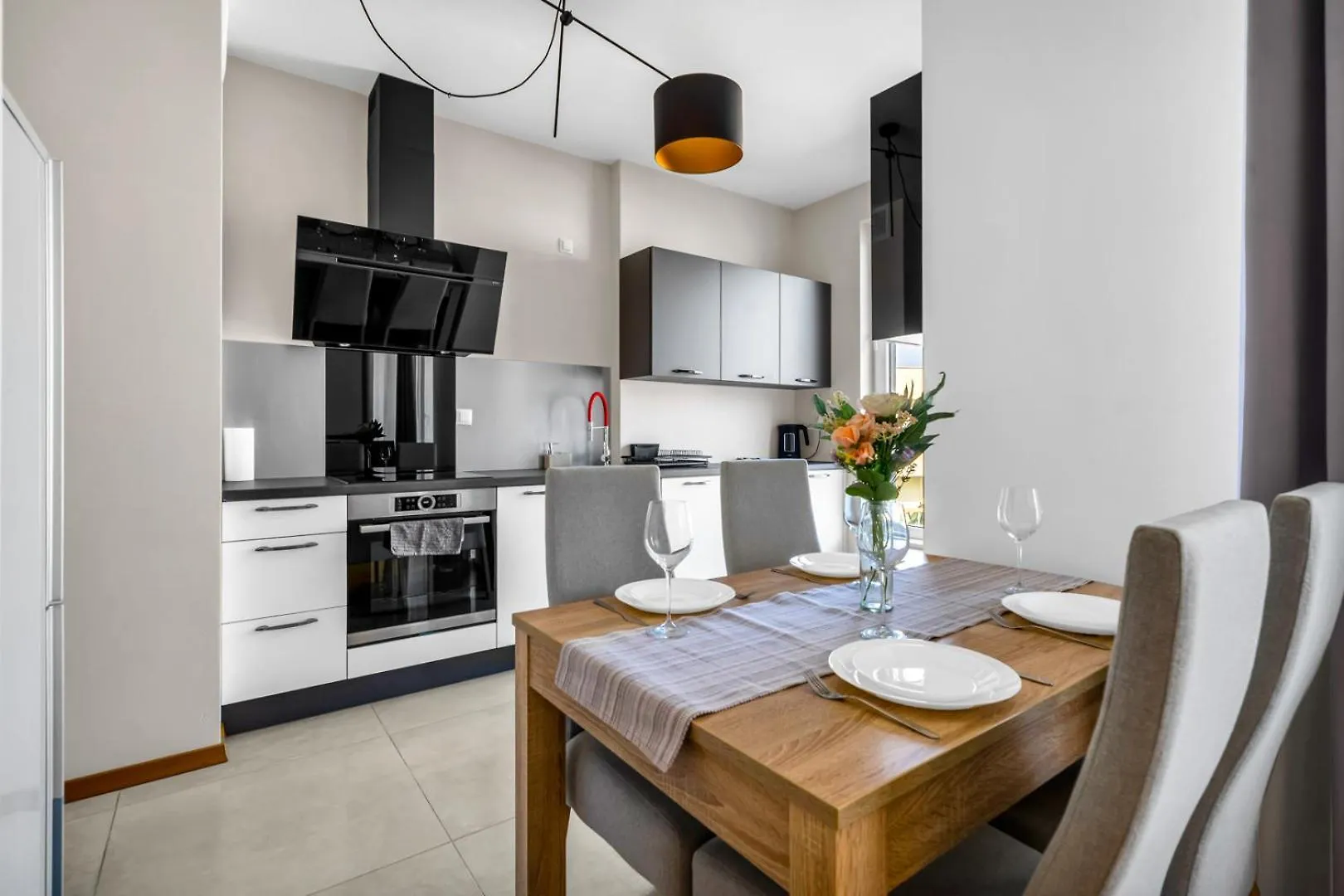 Wola Apartment - Parking And Balcony - By Rentujemy Warszawa